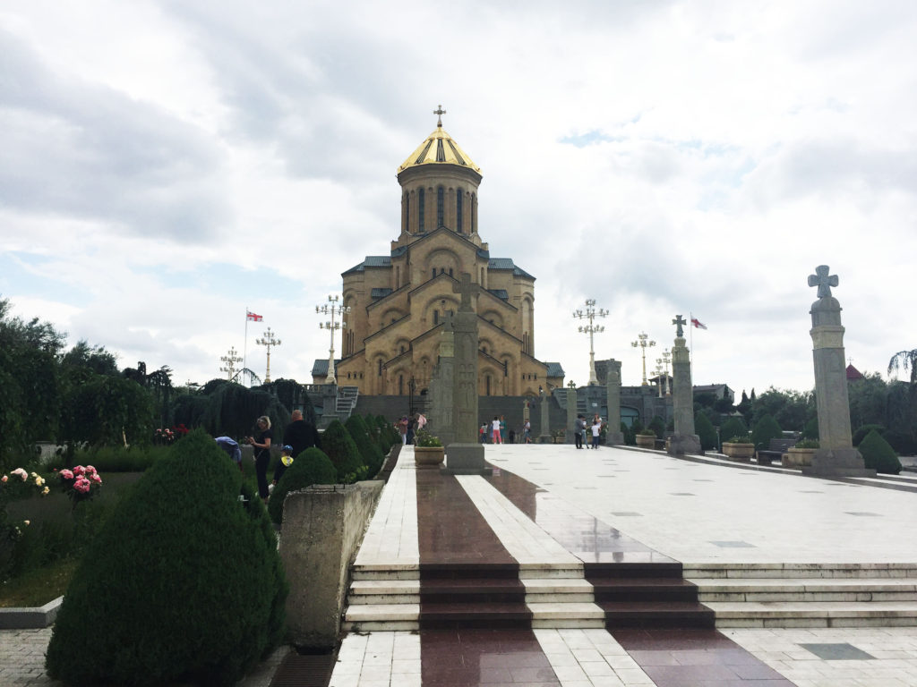 Самеба самый большой собор в Грузии Тбилиси