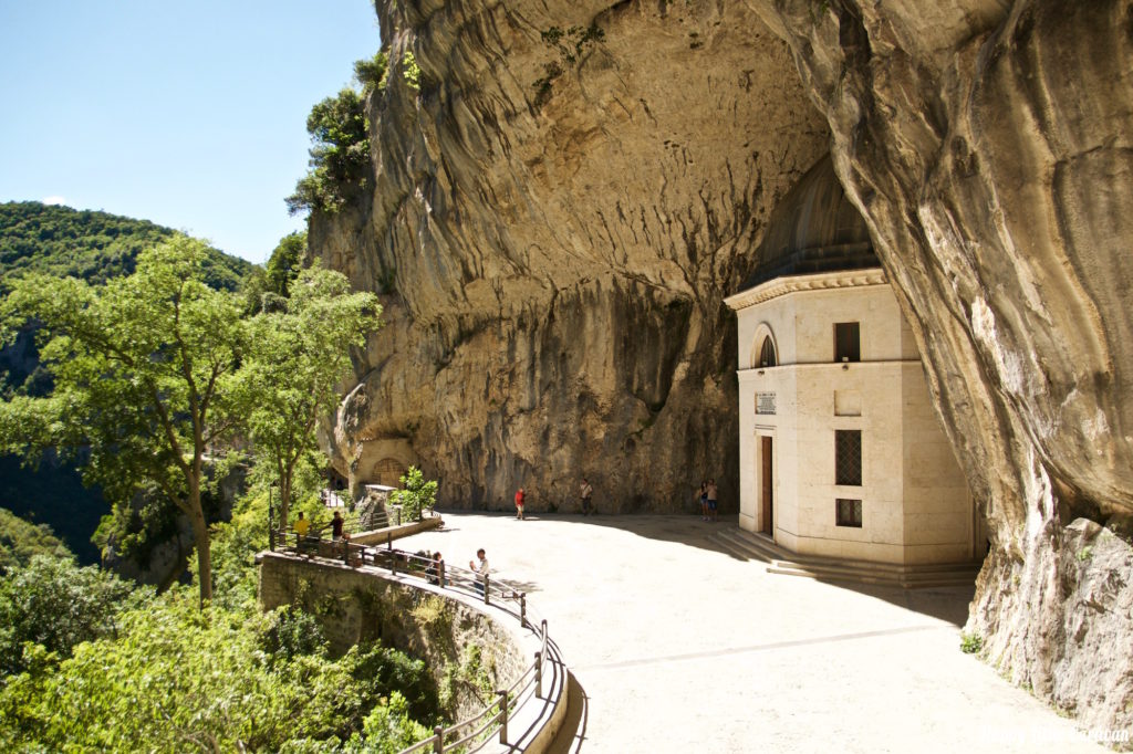 Храм Cave Chapel