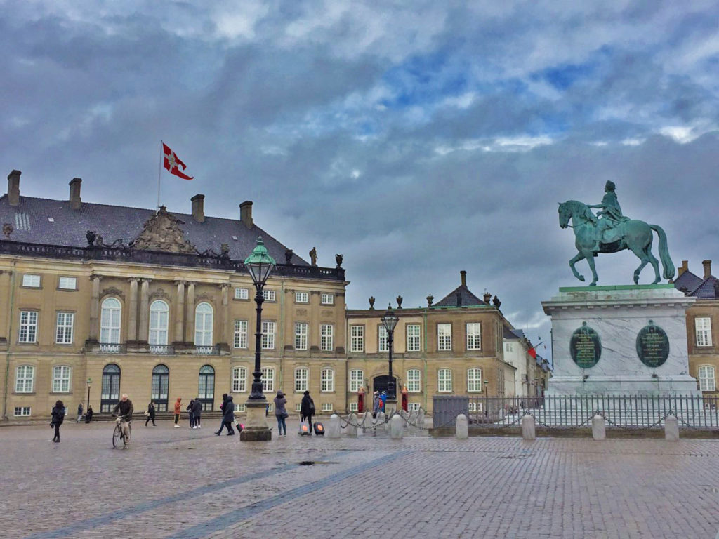 Дворец Амалиенборг Копенгаген Дания