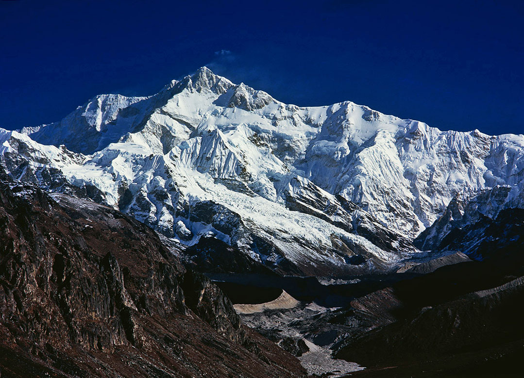 Гималаи род. Канченджанга Гималаи. Гора Канченджанга Индия. Канченджанга пять вершин.